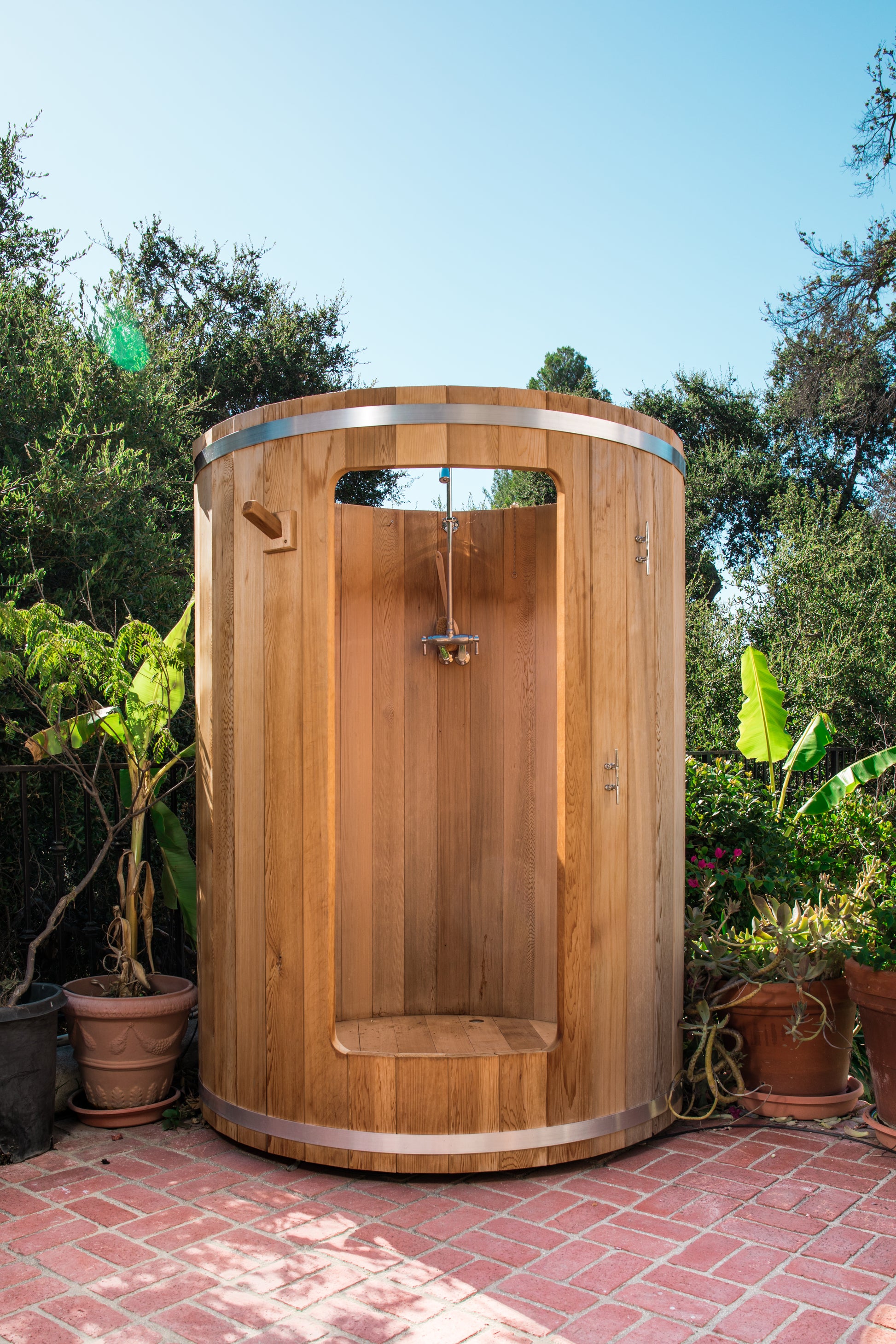 Rainbow Barrel Outdoor Shower 582S (Knotty Red Cedar) - Sun'n'Fun Pool & Spa