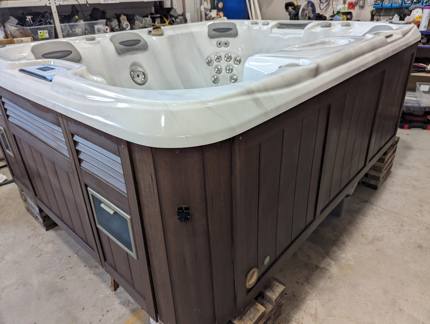 PRE-OWNED Sundance Spa Hot Tub