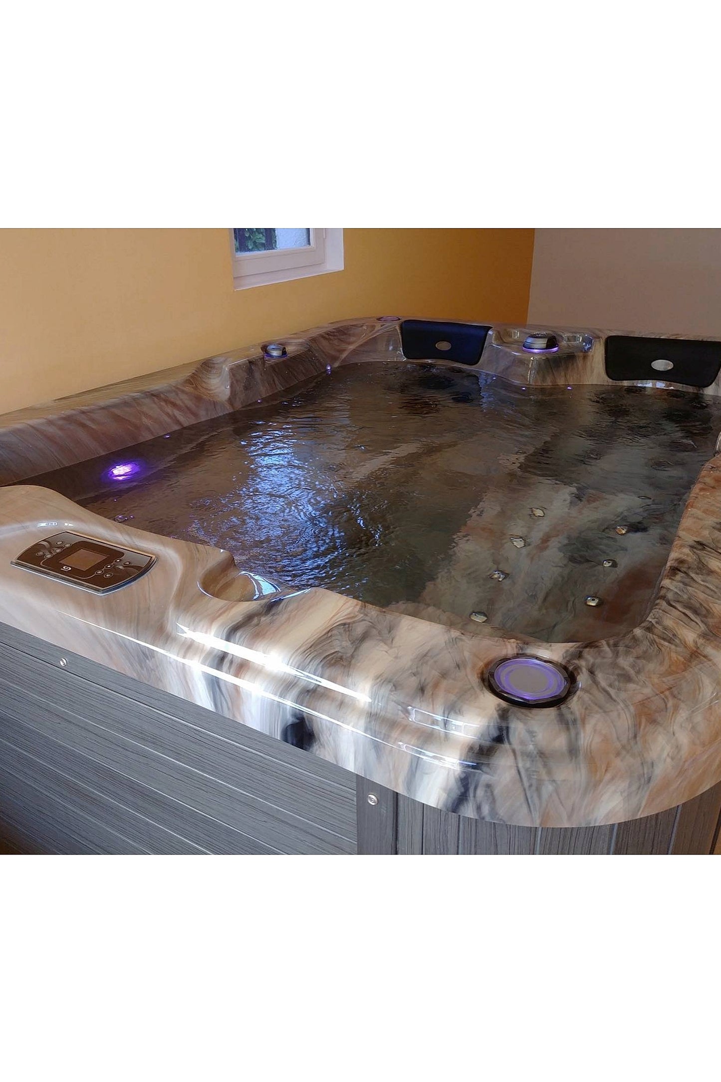 Be Well O347 Hot Tub